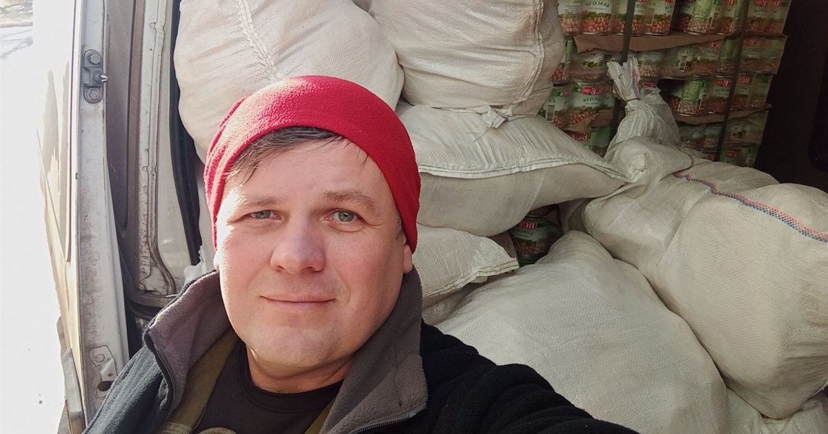 Дмитро Артемов допомагає людям з прифронтових територій. Днями навіть евакуював документи з Бахмута