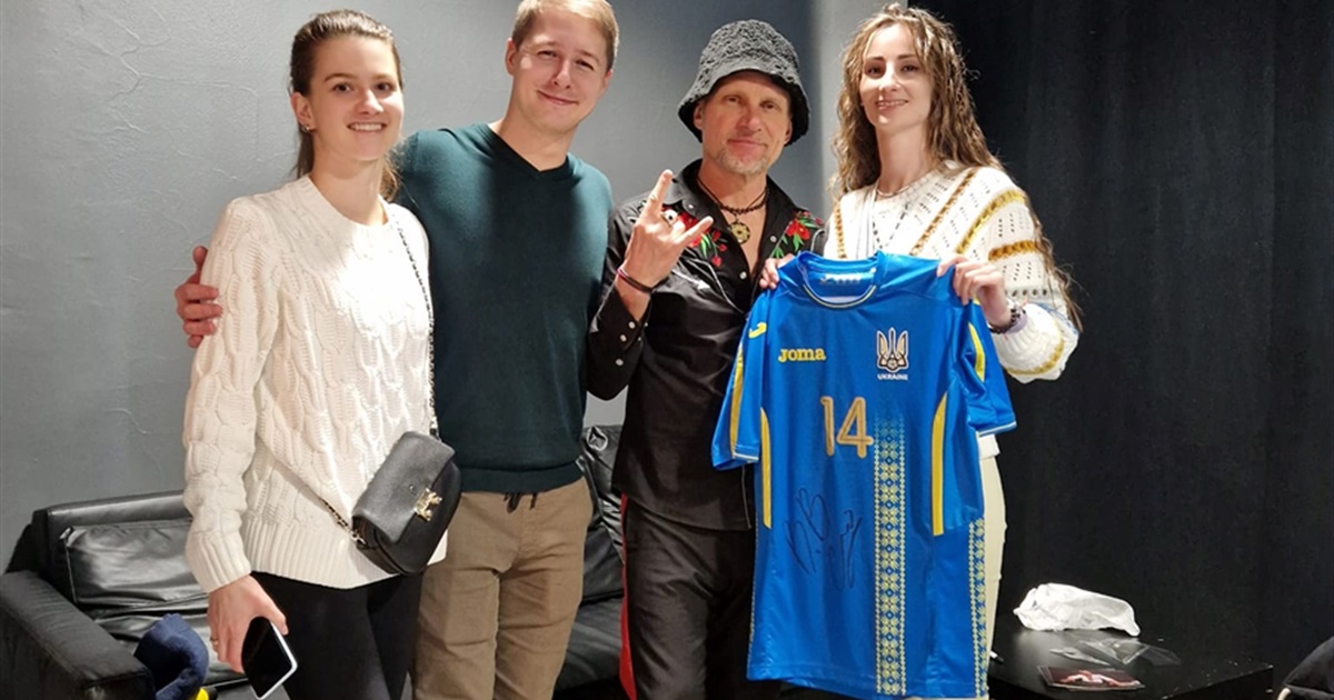 Старокостянтинівчанки побували на концерті Олега Скрипки. Артист записав звернення для 7 бригади