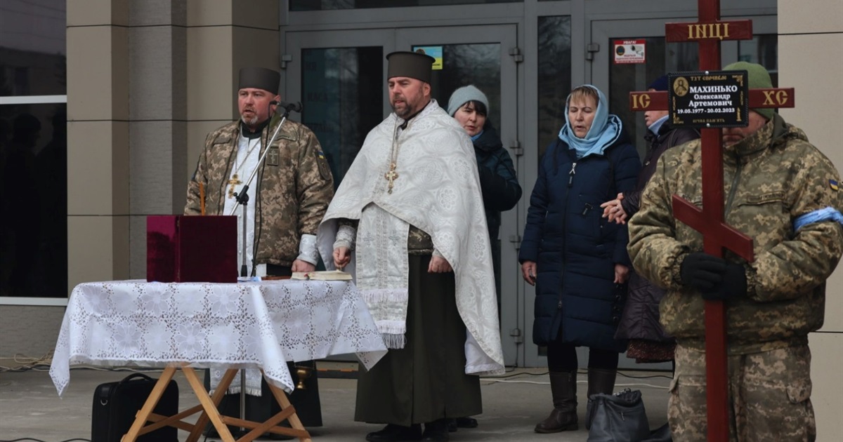Громада Сміли прощалася із захисником Олександром Махиньком