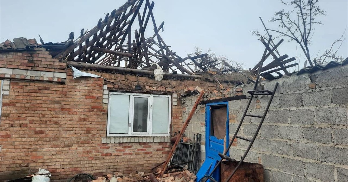 Нікополь, Марганець та Мирівська громада опинилися під обстрілами: наслідки фіксує поліція