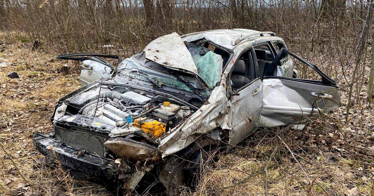 Аварія поблизу Новосілок, що на Кагарличчині: потерпілого із авто діставали рятувальники