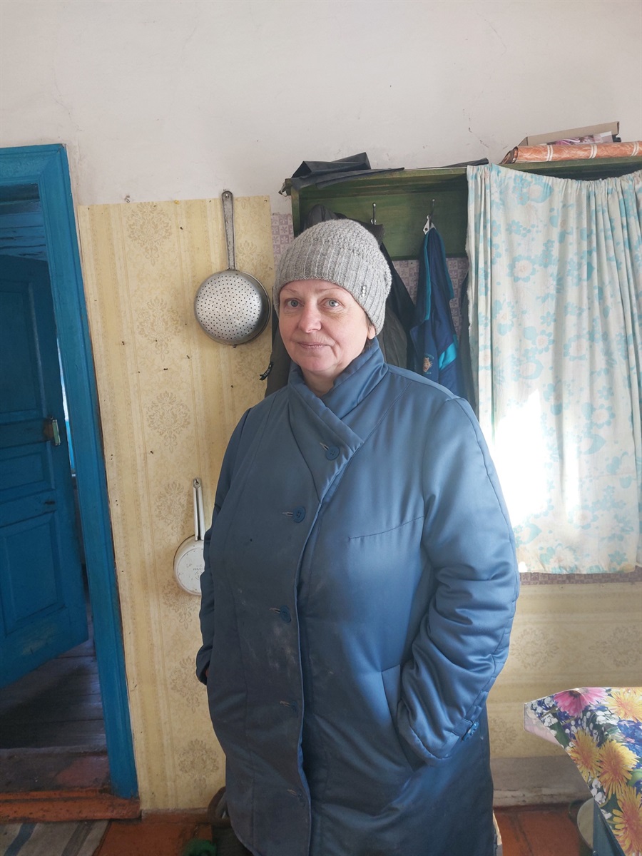 Олена Смаль приїхала з сином та племінником, щоб забрати речі