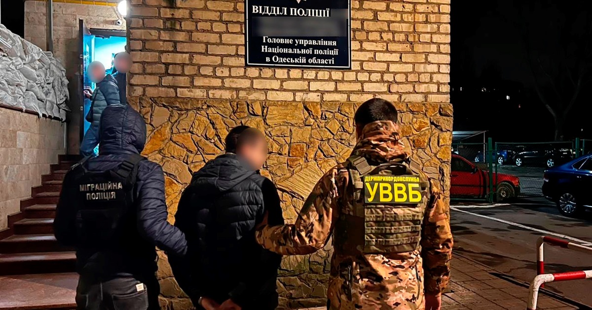 Правоохоронці затримали наркодилера, який шукав клієнтів серед військовослужбовців (ВІДЕО)