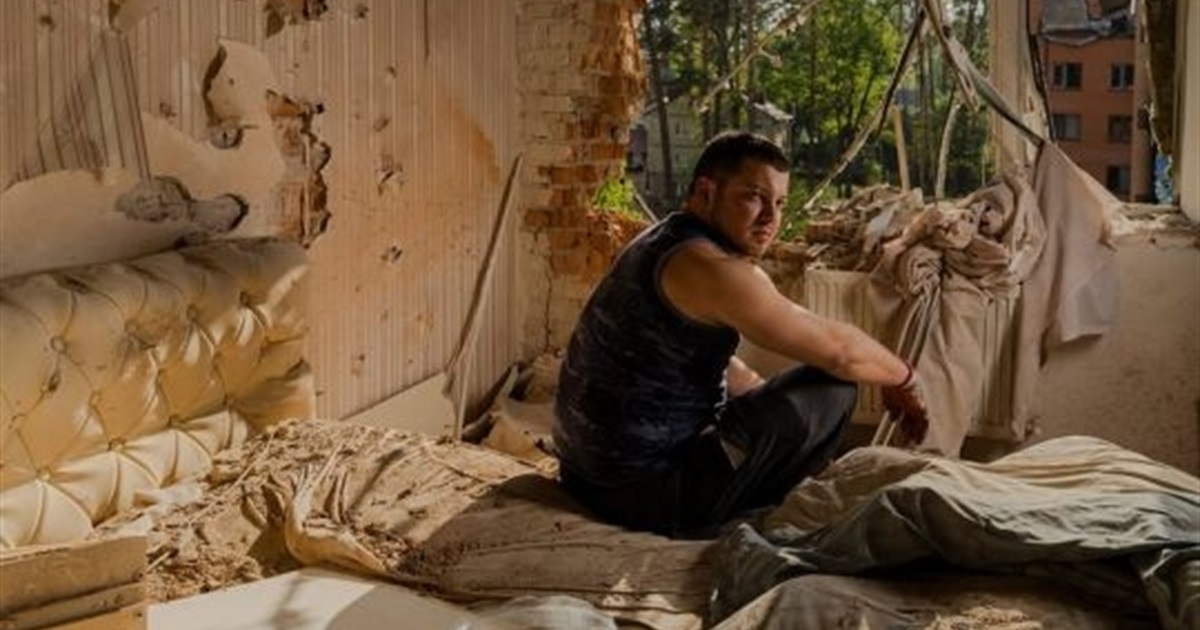 Фото зруйнованого будинку в Ірпені стало одним з найкращих на конкурсі Sony World Photography Awards