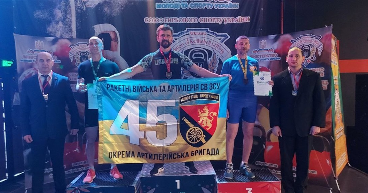 Переяславець приїхав на змагання з гирьового спорту прямо з військової частини і переміг