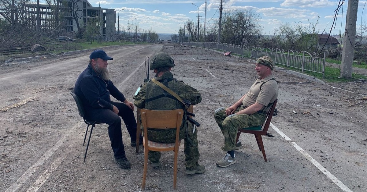 Нардеп з Донеччини був на перемовинах по "Азовсталі". Хто такий Ковальов і яка його роль у війні