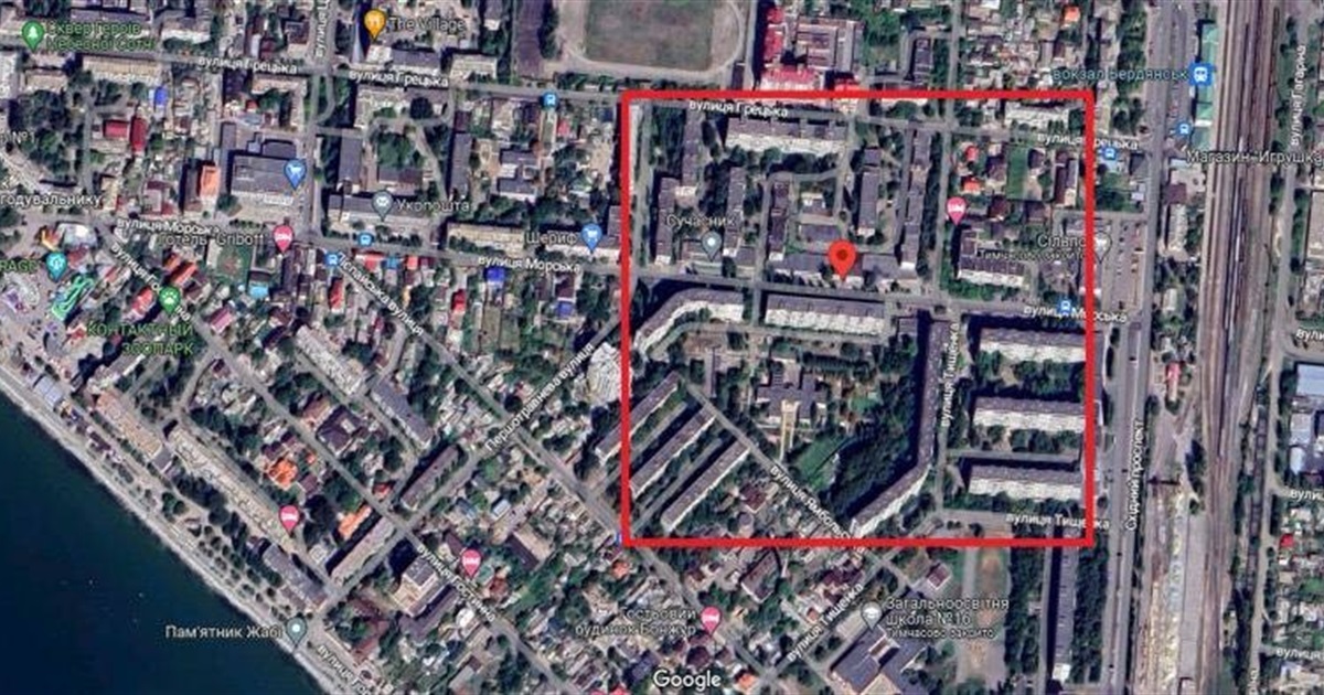 У Бердянську росіяни сховали військову частину в житловому кварталі