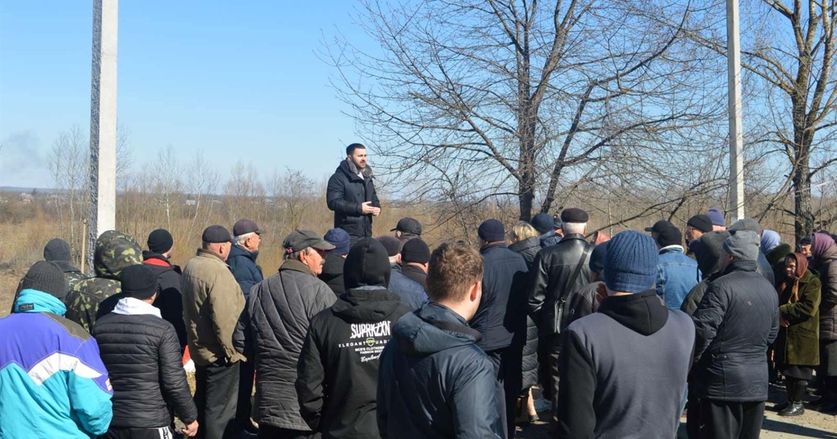 «Чи буде цього року новий міст в Глиниці?» - Максим Заремський зустрівся з місцевими жителями