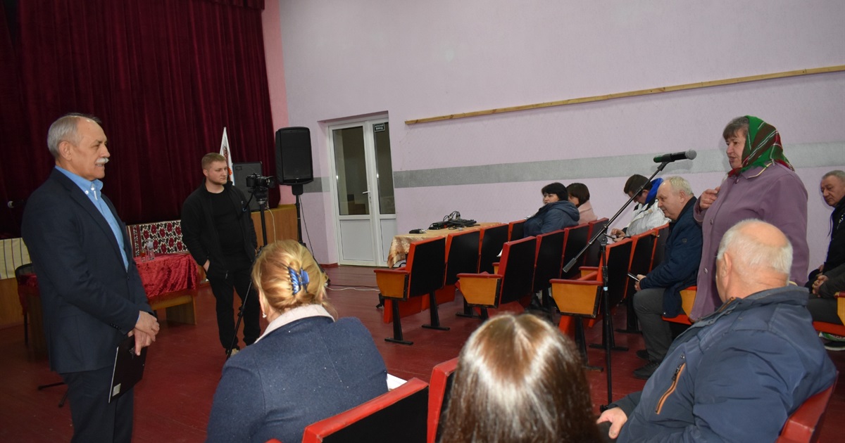 «Село для мене в пріоритеті»: голова Переяславської громади звітував жителям Гланишева й Вовчкова