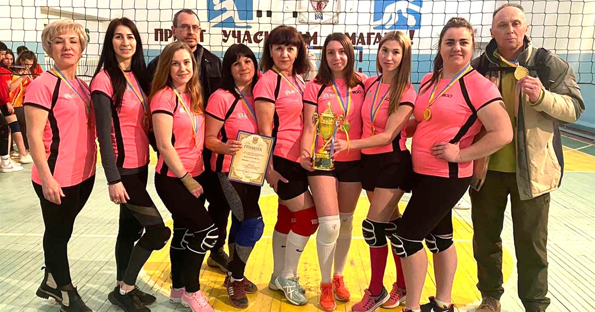 Спорт без вікової цензури: як у Переяславі грає у волейбол команда з тими, кому за п'ятдесят