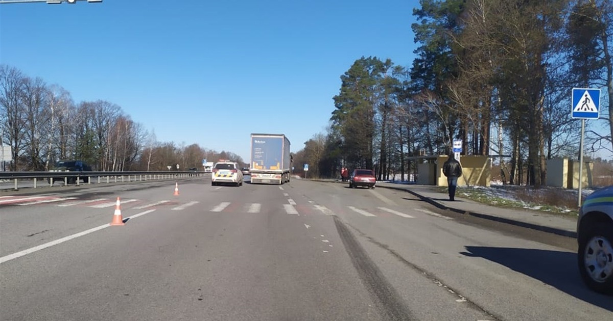 На трасі вантажівка збила хлопця на нерегульованому переході — він загинув