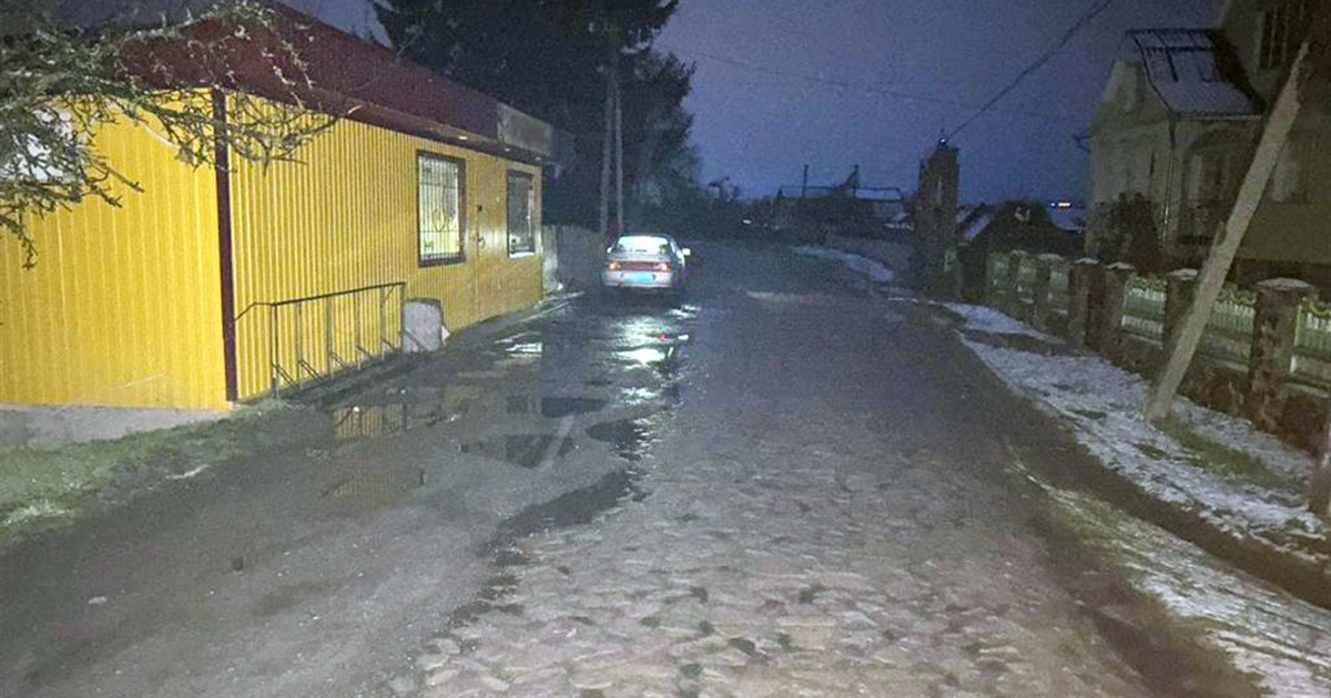 Смертельна ДТП: на Звягельщині під колеса автівки потрапила жінка