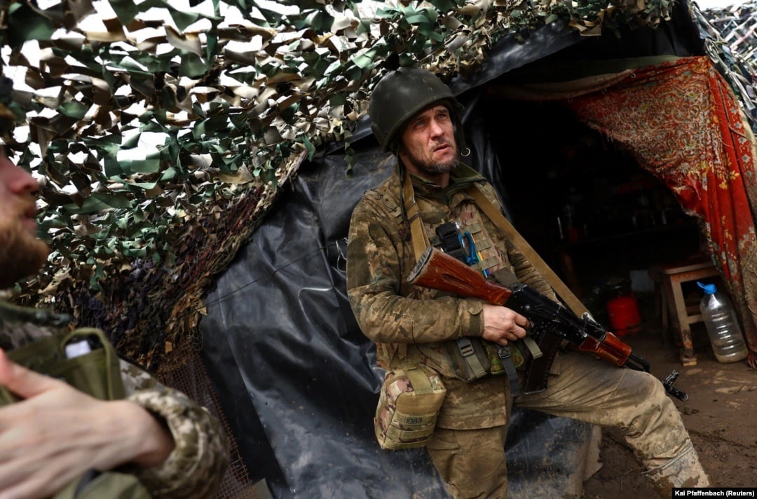 Подих війни відчувається у Нью-Йорку майже кожну хвилину. Вибухи лунають тут і вдень, і вночі. 