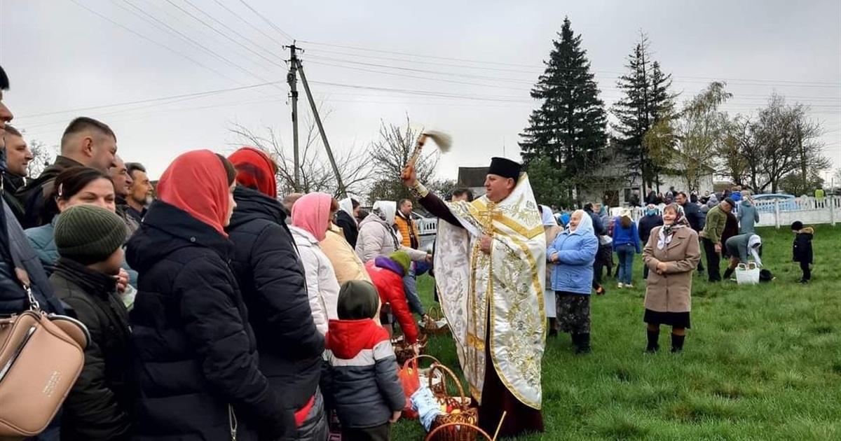 На Великдень у храмах Переяславщини масово освячували паски