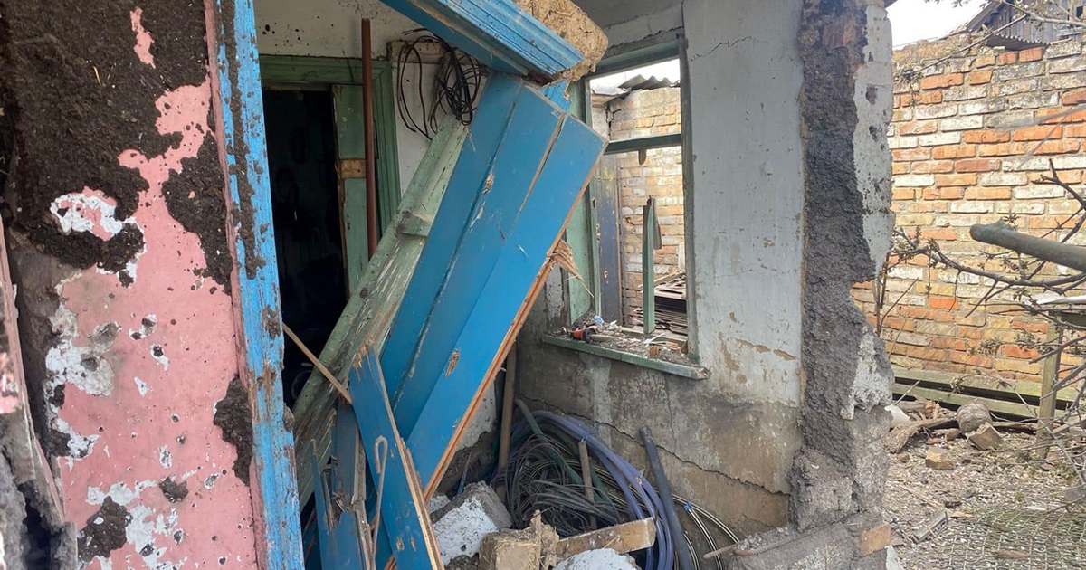 Правоохоронці показали наслідки обстрілів Нікополя на Великдень