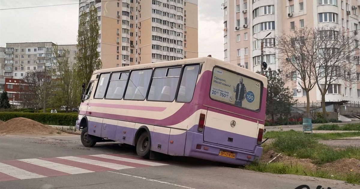 В Южному 68 маршрутка втрапила в ДТП (ФОТО)