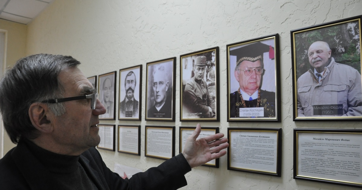 На Чортківщині створили галерею портретів видатних людей Білобожницької громади