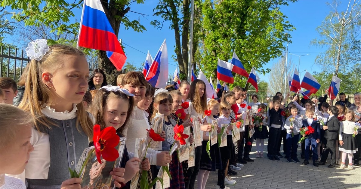 Як окупанти "промивають мізки" дітям у тимчасово окупованій Волновасі