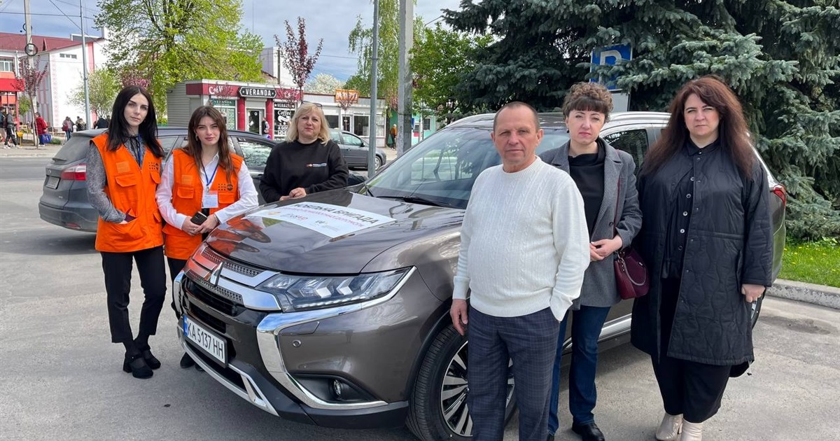Старокостянтинівська громада отримала авто для мобільної бригади соціально-психологічної допомоги