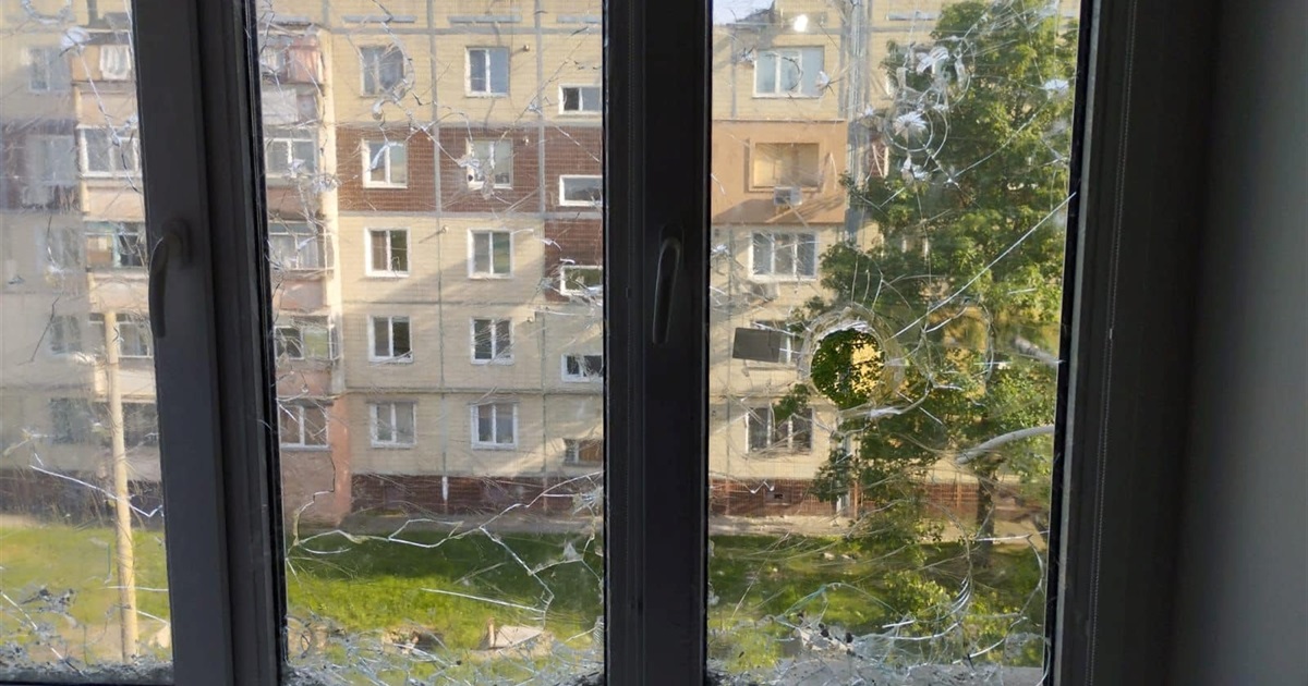 Обстріл Нікополя: поліцейські збирають речові докази російської агресії