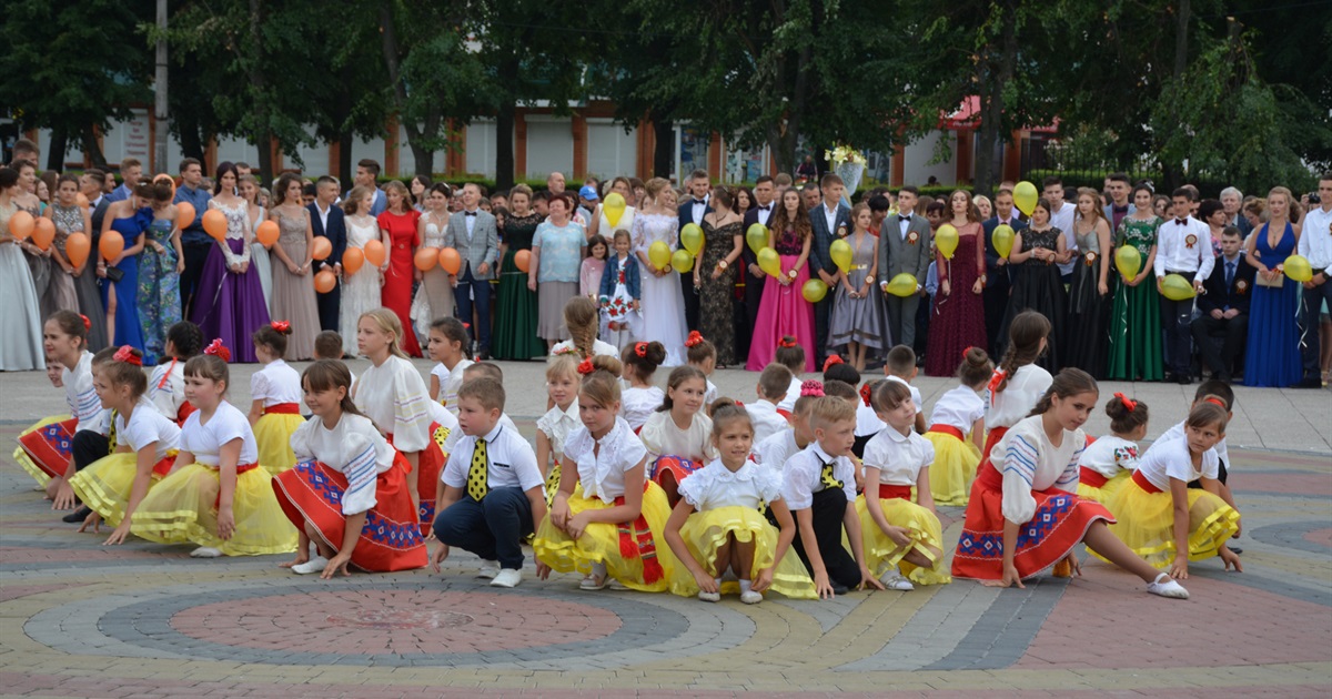 Коли будуть випускні вечори у школах Золотоноші цього року?