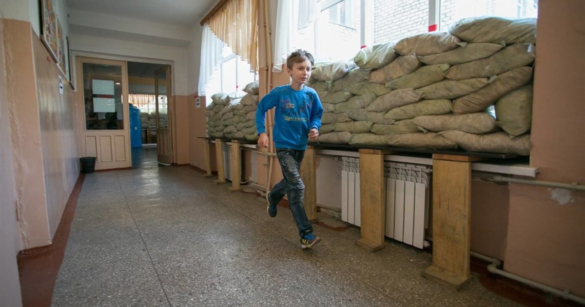 Навчання в бомбосховищах шкіл на Донеччині — нова реальність? Чи відкриють цього року школи офлайн