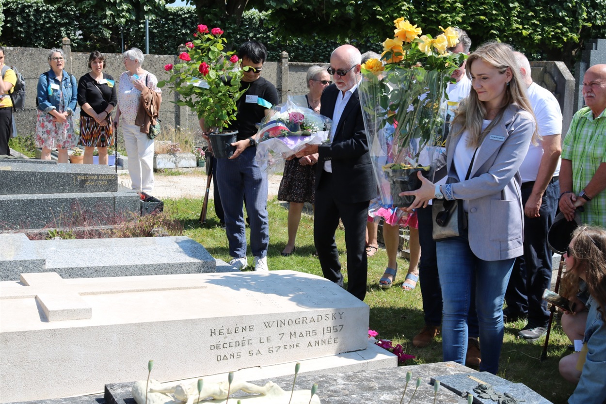 Городоччани відвідали могилу Виноградського, його дружини Зінаїди і дочки Олени.