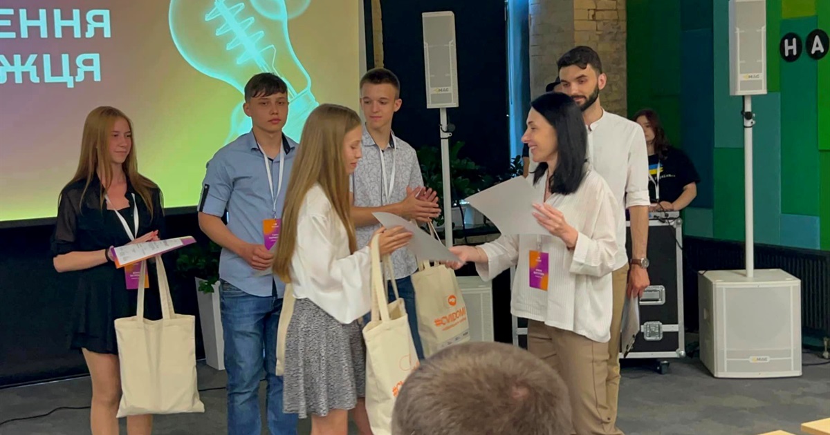 Ржищівські студенти перемогли у Всеукраїнському хакатоні #CVIDOMI: відбудовувати країну