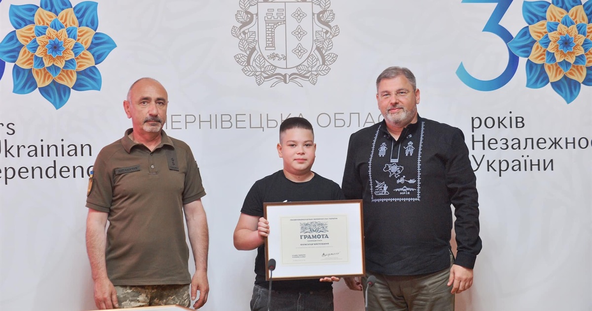 Олександр Костецький, учень Драчинецької школи, отримав нагороду від Головнокомандувача ЗСУ
