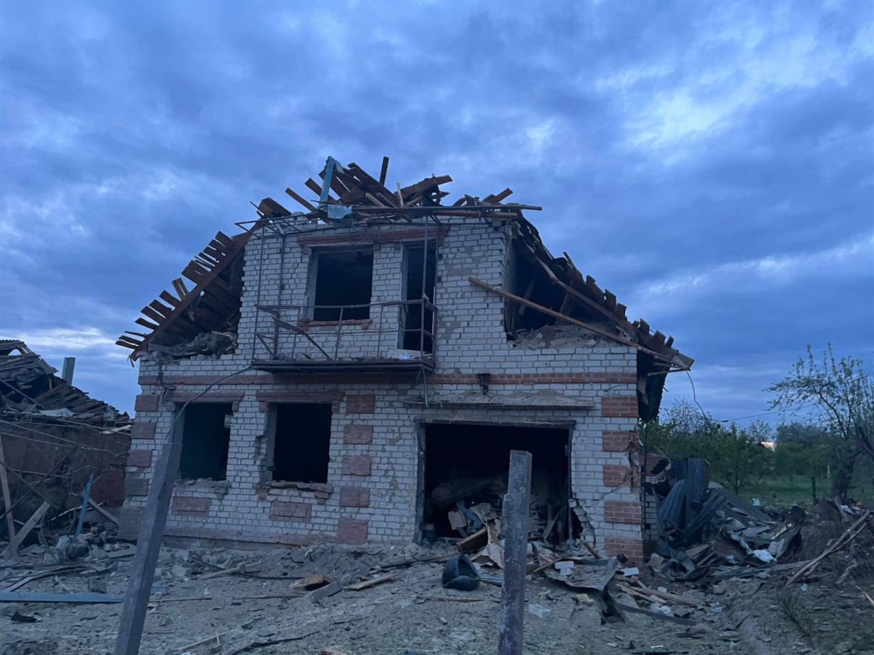 Пошкоджений будинок внаслідок бойових дій