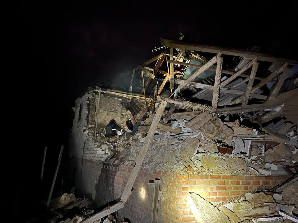 Пошкоджений житловий будинок внаслідок бойових дій