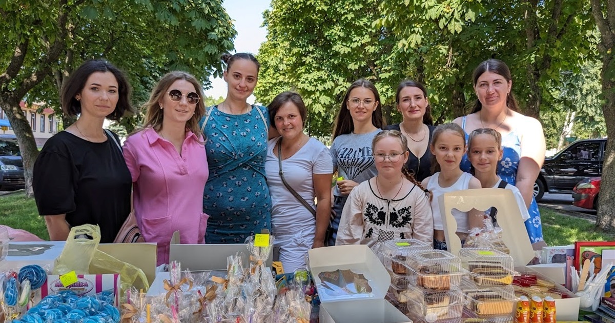Один день на благодійному ярмарку в Сарнах: як волонтерить «Любов у тебе в серці»