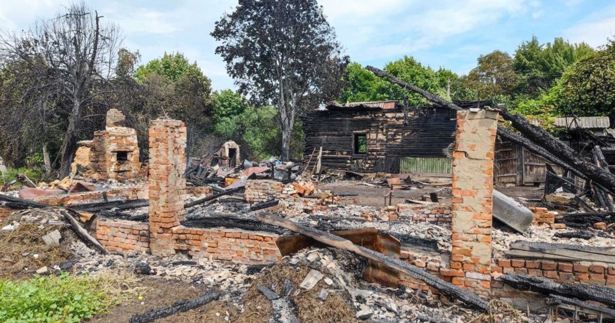 Потрібна допомога. У селі Тихонівському Холминської громади вогонь залишив сім`ю просто неба
