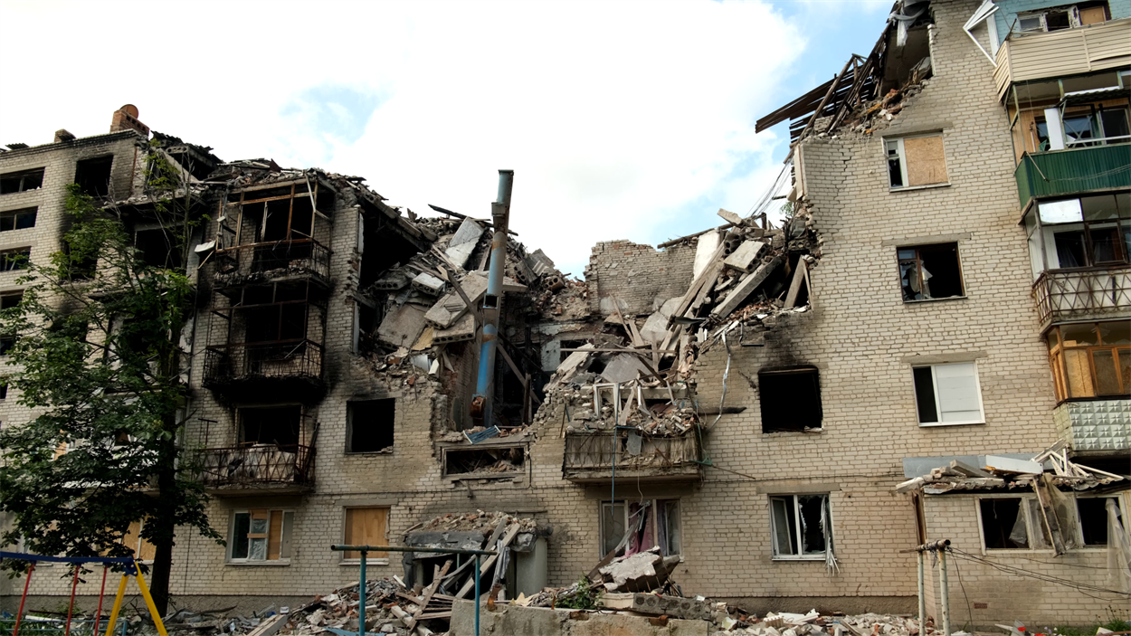 Зруйнований будинок в Святогірську по вулиці Мазепи