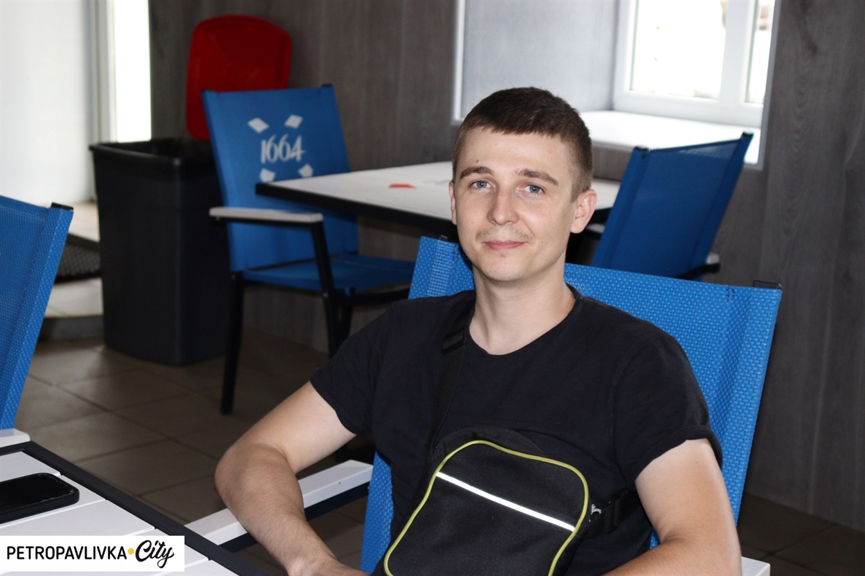 Доставщик Влад Бут