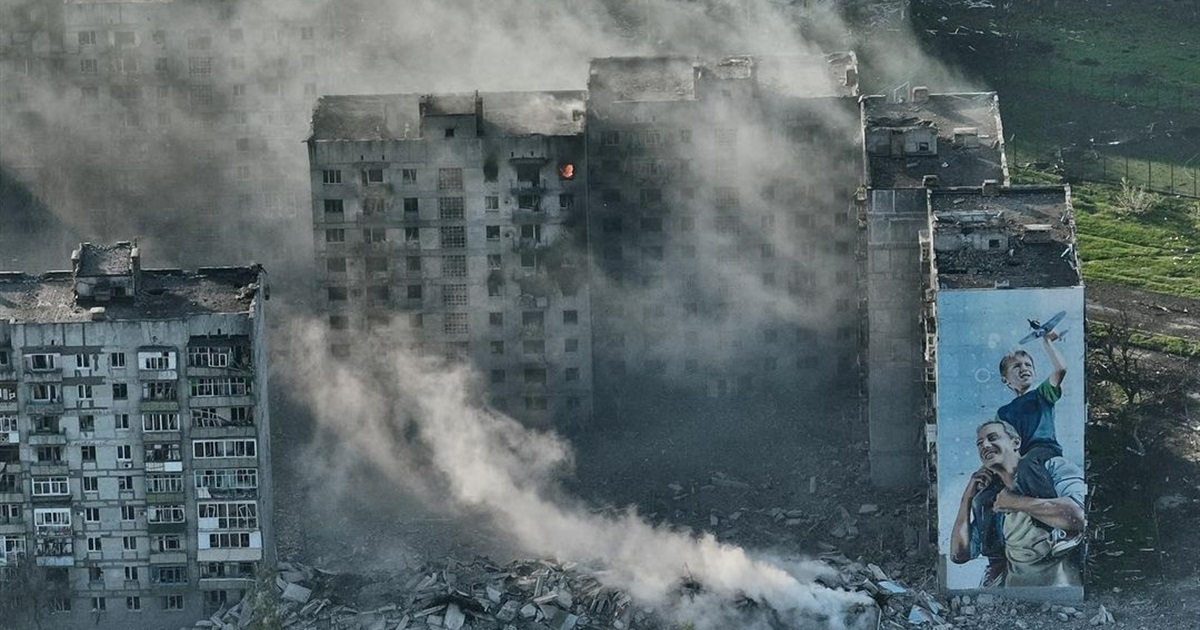 Паралелі двох війн. У Києві відкрили експозицію "Бахмут. Обличчя геноциду 1942/2022"
