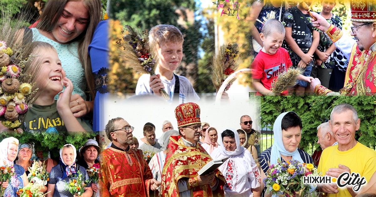 Маковій у Ніжині: освячували квіти, мак та мед. Фоторепортаж