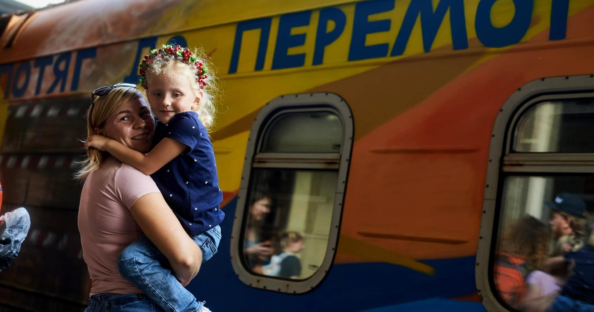 Подорожуй Україною й заробляй: як отримати знижки від Укрзалізниці на таксі, каву, книжки чи паливо