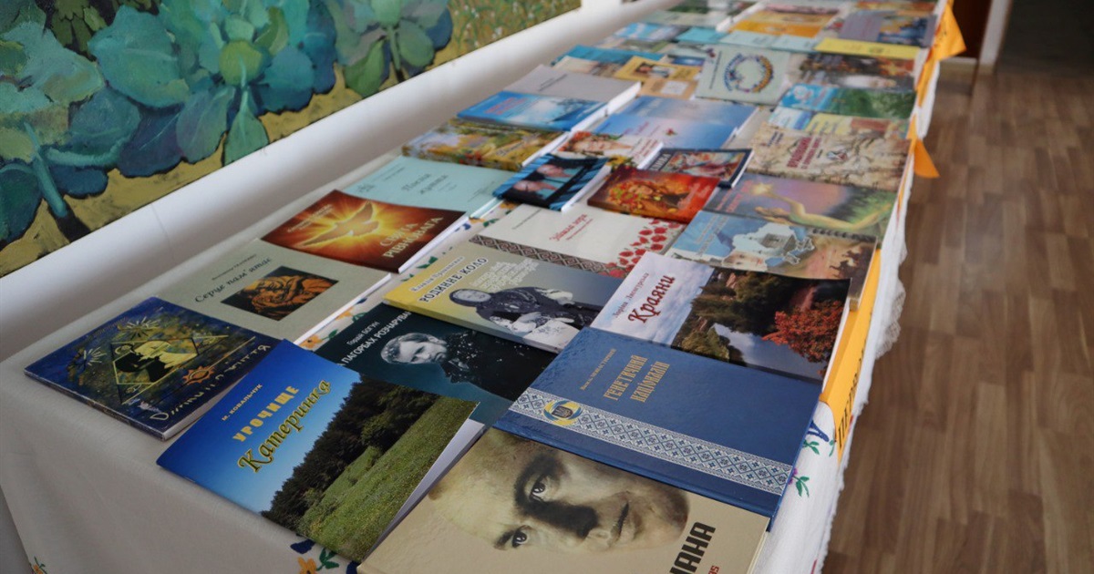 Понад 150 книжок за 17 років: Врадіївське видавництво ЛиСТоК друкує місцевих авторів