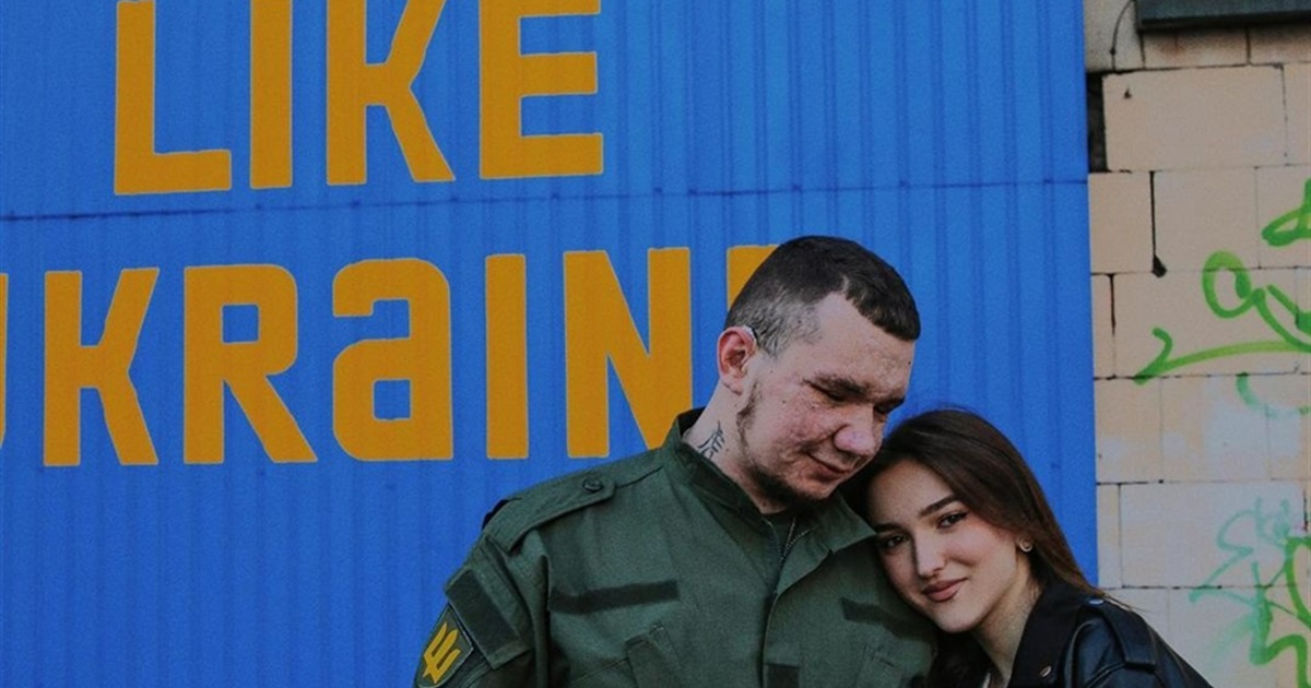 Кохання сильніше за війну. У Києві сапер Владислав Єщенко одружився зі своєю коханою Валерією