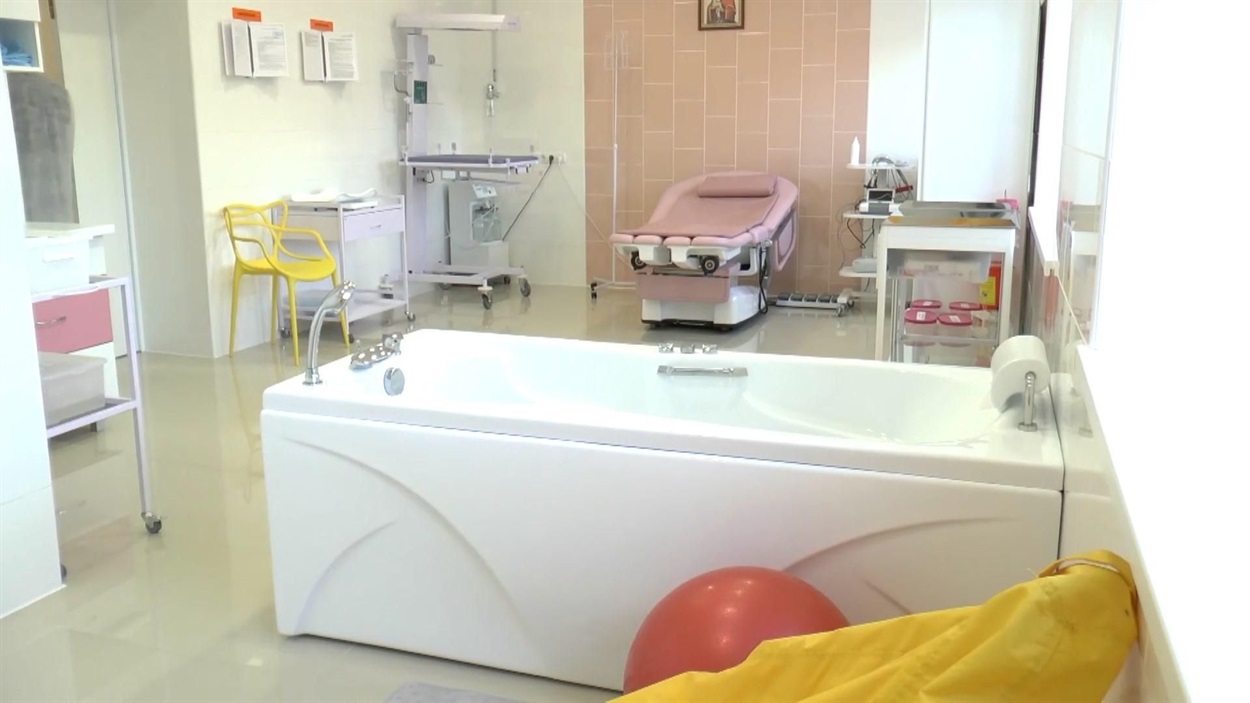 Джакузі у пологовому відділенні Тростянецької міської лікарні .