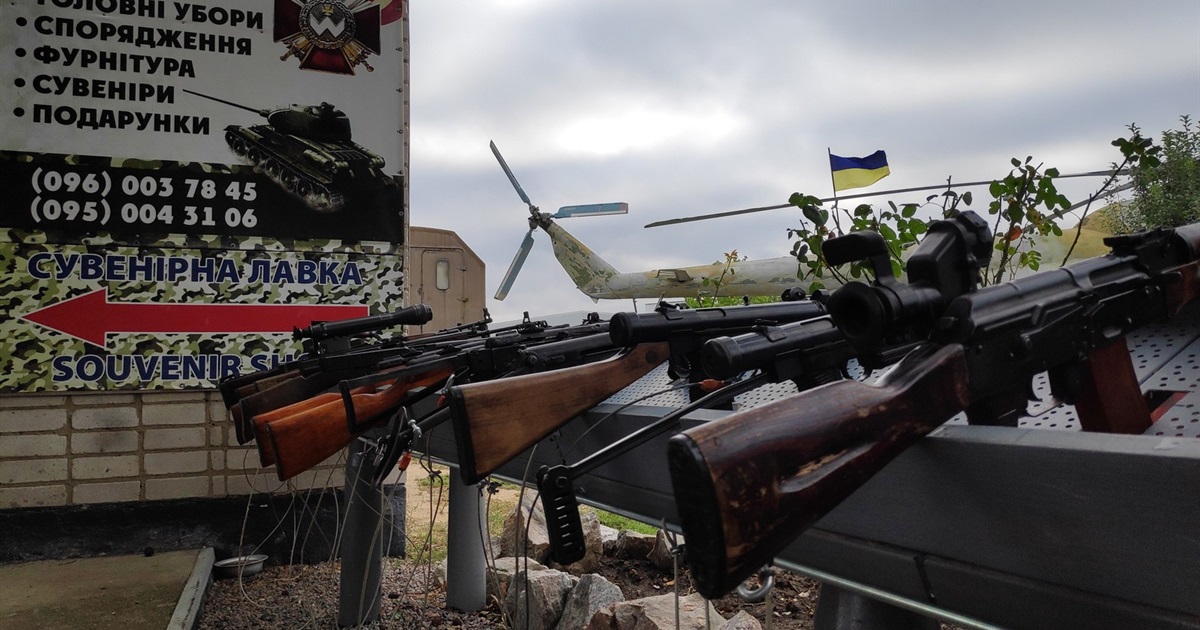 Відвідайте виставку зброї біля Музею ракетних військ: кожен експонат має свою історію