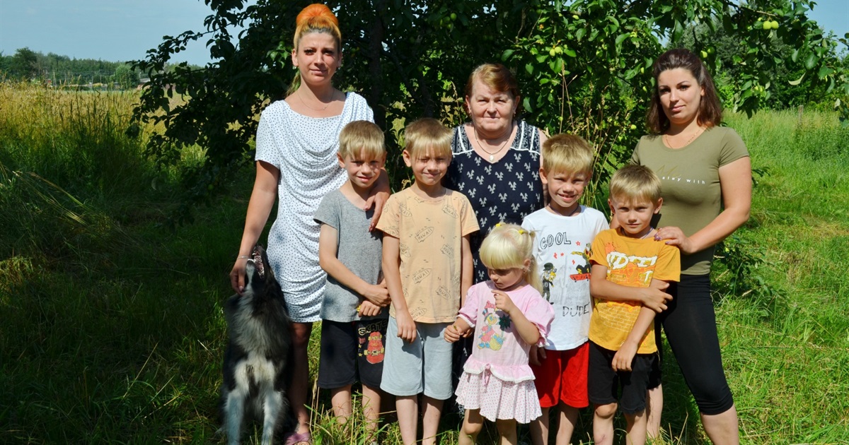 «Спочатку «сєпарами» обзивали, а тоді покумалися». Історія переселенців, які 9 років живуть у Буді