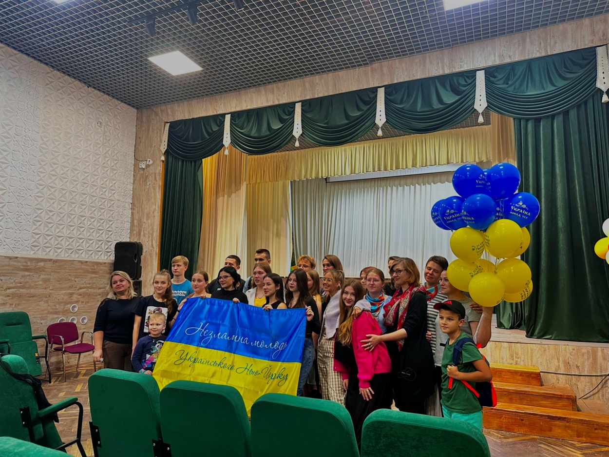 У рамках табору "NY Camp" у народному домі селища Славсько відбулися читання поезії авторів з Донеччини та про неї