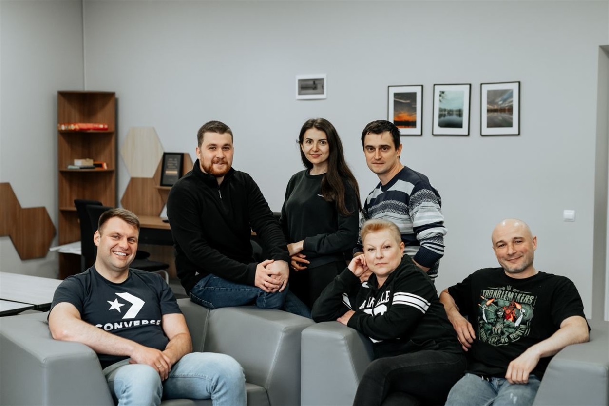Уся команда разом
