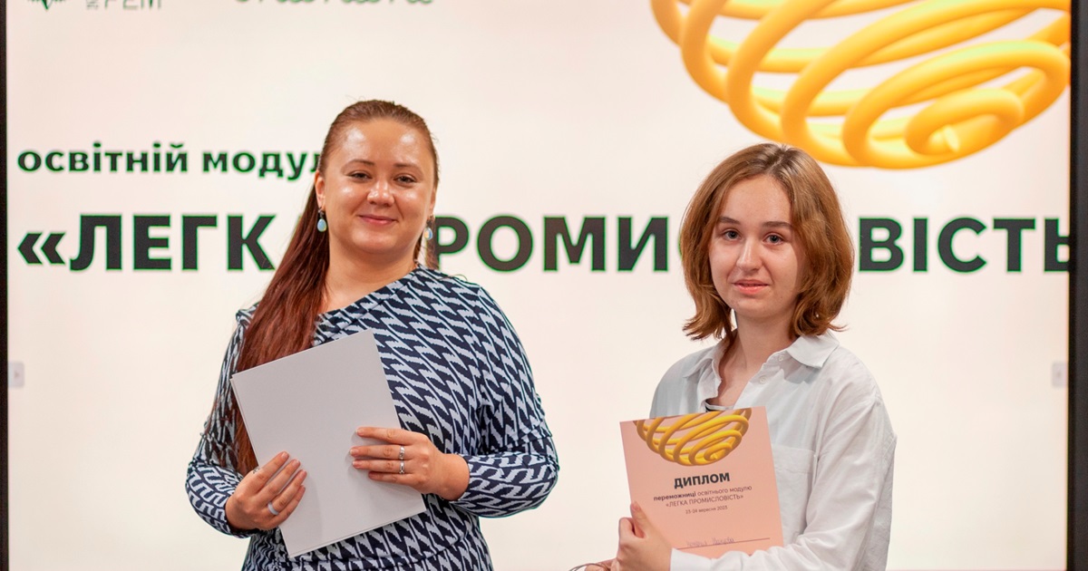 Дівчина з Южноукраїнська розробила власну колекцію білизни в стилі петриківського розпису