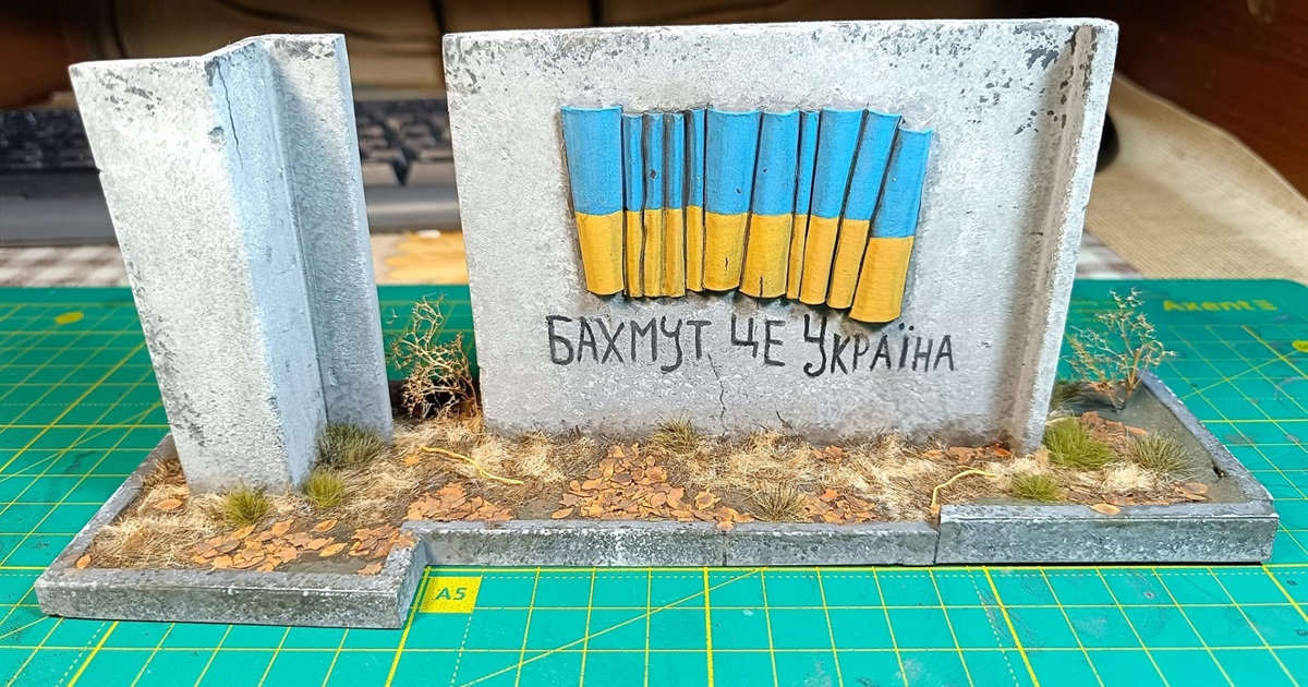 «Вітаю тебе, Бахмут», - моделіст з Нікополя працює над новою діорамою про зруйноване місто-фортецю
