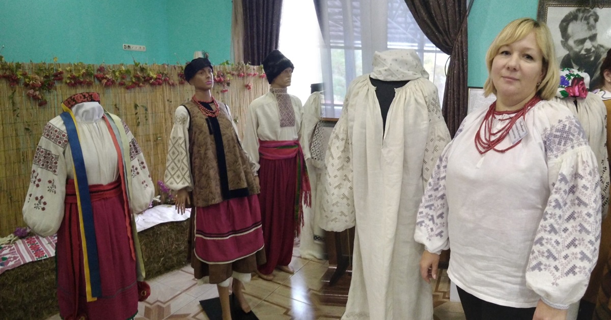 «Наша спільнота жіноча, треба хоча б одного чоловіка»: вишивальниці показали "Переяславські сорочки"