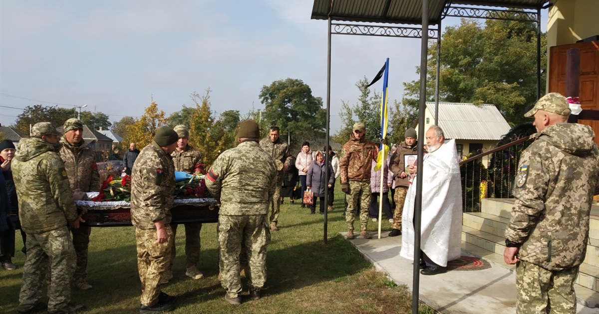 Воїна Володимира Поліщука поховали з військовими почестями на підварському кладовищі в Переяславі