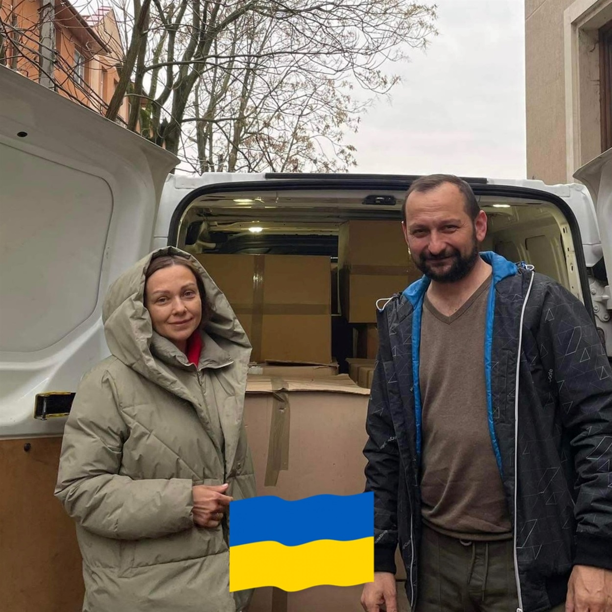 З дружиною везуть гуманітарний груз